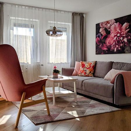Cozy Apartment With Parking Garage Near Outlet Metzingen  Kültér fotó